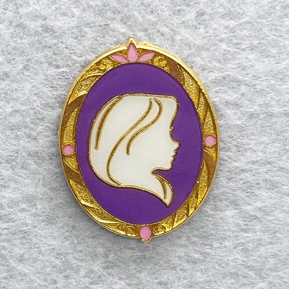 🔮 5/$25 Disney Princesses Tangled Rapunzel Cameo Pin - Picture 1 of 3